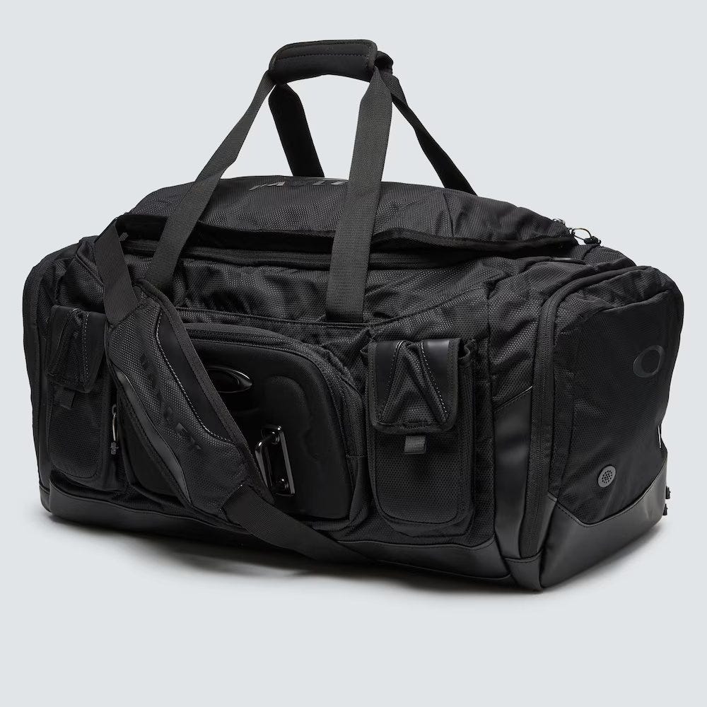 Oakley Urban Ruck Rc Duffle In Blackout