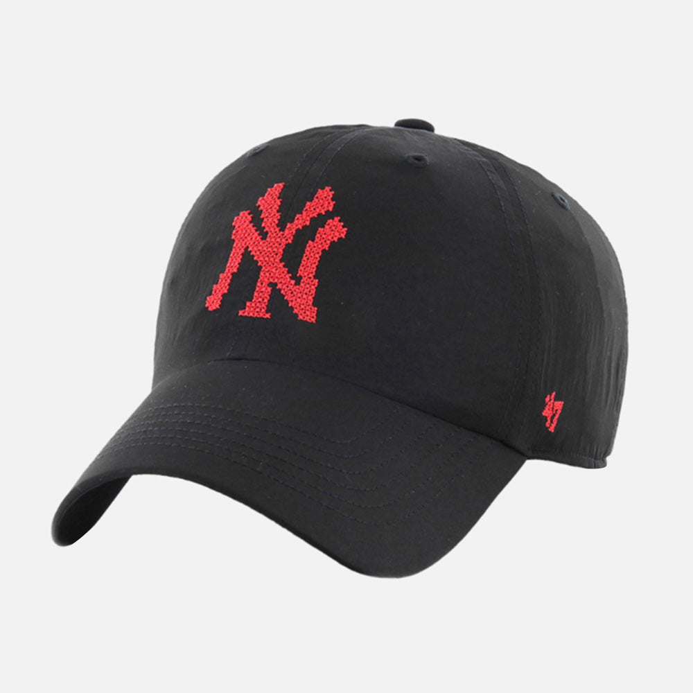 MLB New York Yankees Eight Bit Hero Clean Up Cap - Men