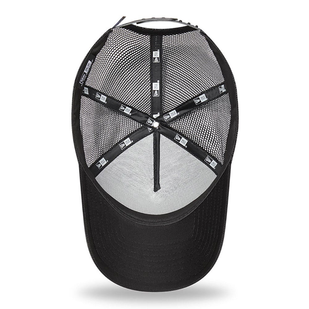 New Era Chelsea FC Lion Crest Seasonal Black Trucker Cap