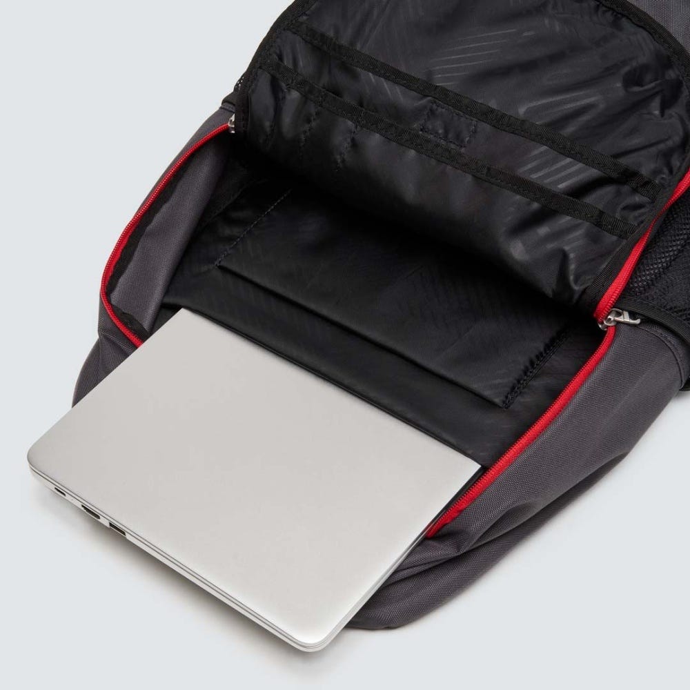 Oakley Enduro 20L 3.0 Backpack in Forged Iron/Redline