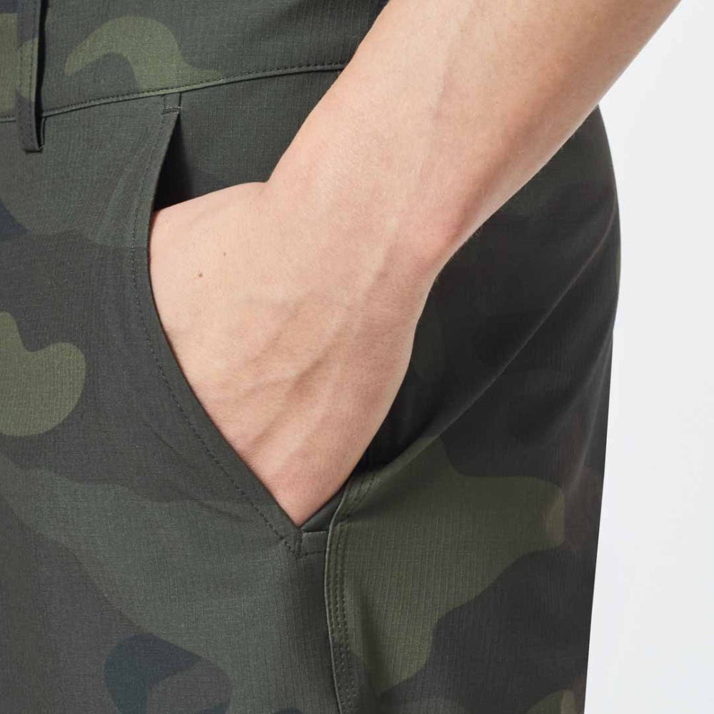 Oakley Hybrid Camo 19" Short  in Core Camo