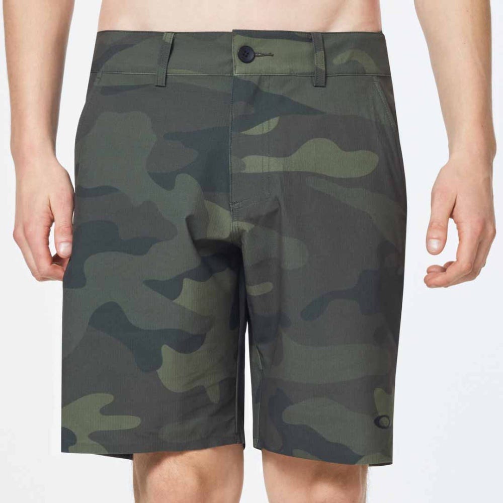 Oakley Hybrid Camo 19" Short  in Core Camo