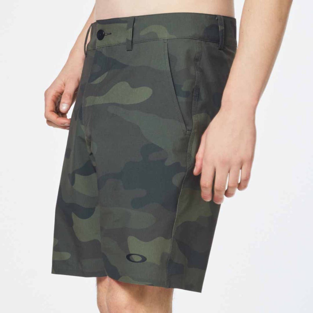 Oakley Hybrid Camo 19" Short  in Core Camo