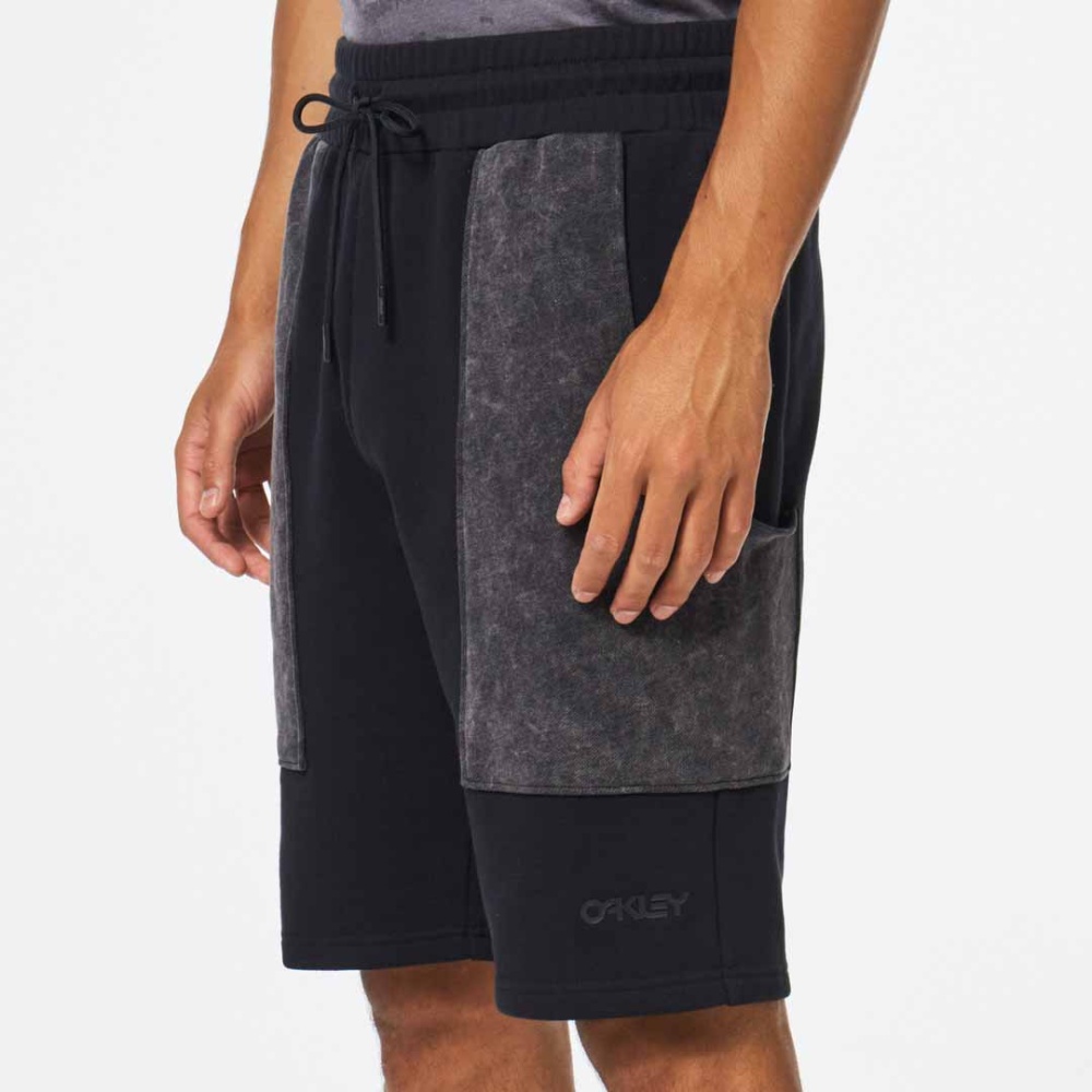 Oakley Explorer 21" Short in Blackout