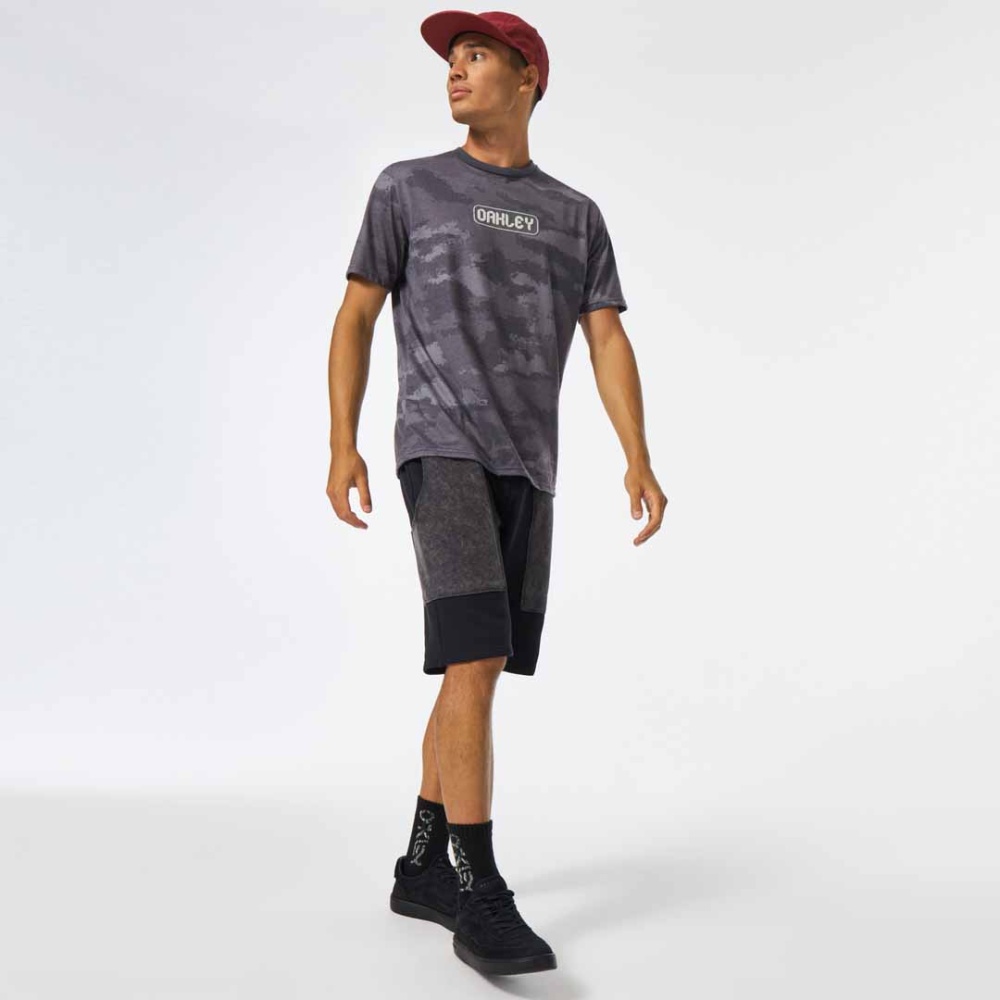 Oakley Explorer 21" Short in Blackout