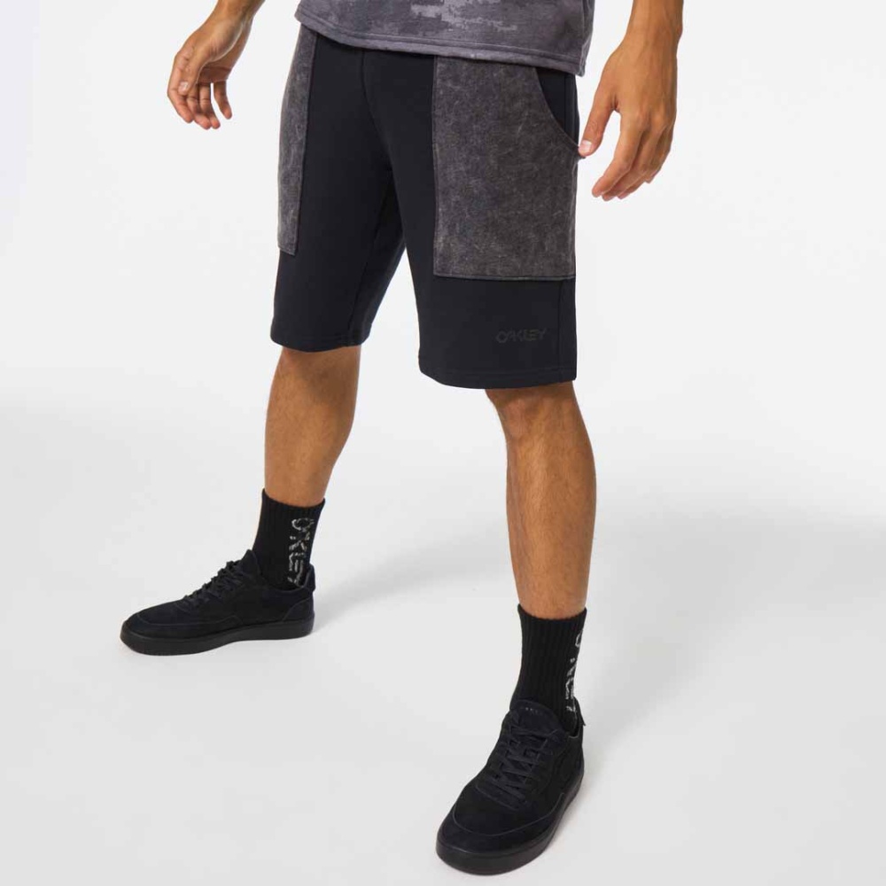 Oakley Explorer 21" Short in Blackout