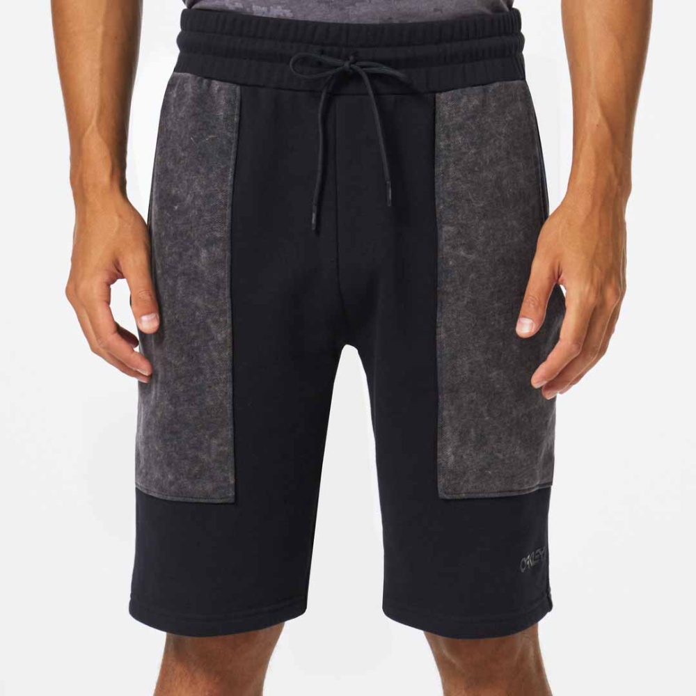 Oakley Explorer 21" Short in Blackout