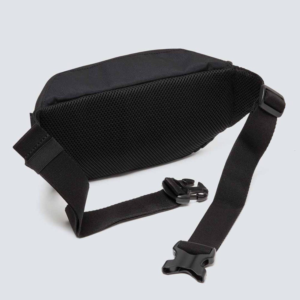 Oakley Street Belt Bag 2.0 in Blackout