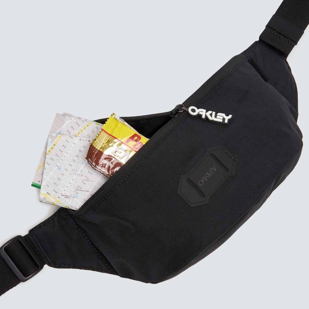 Oakley Street Belt Bag 2.0 in Blackout