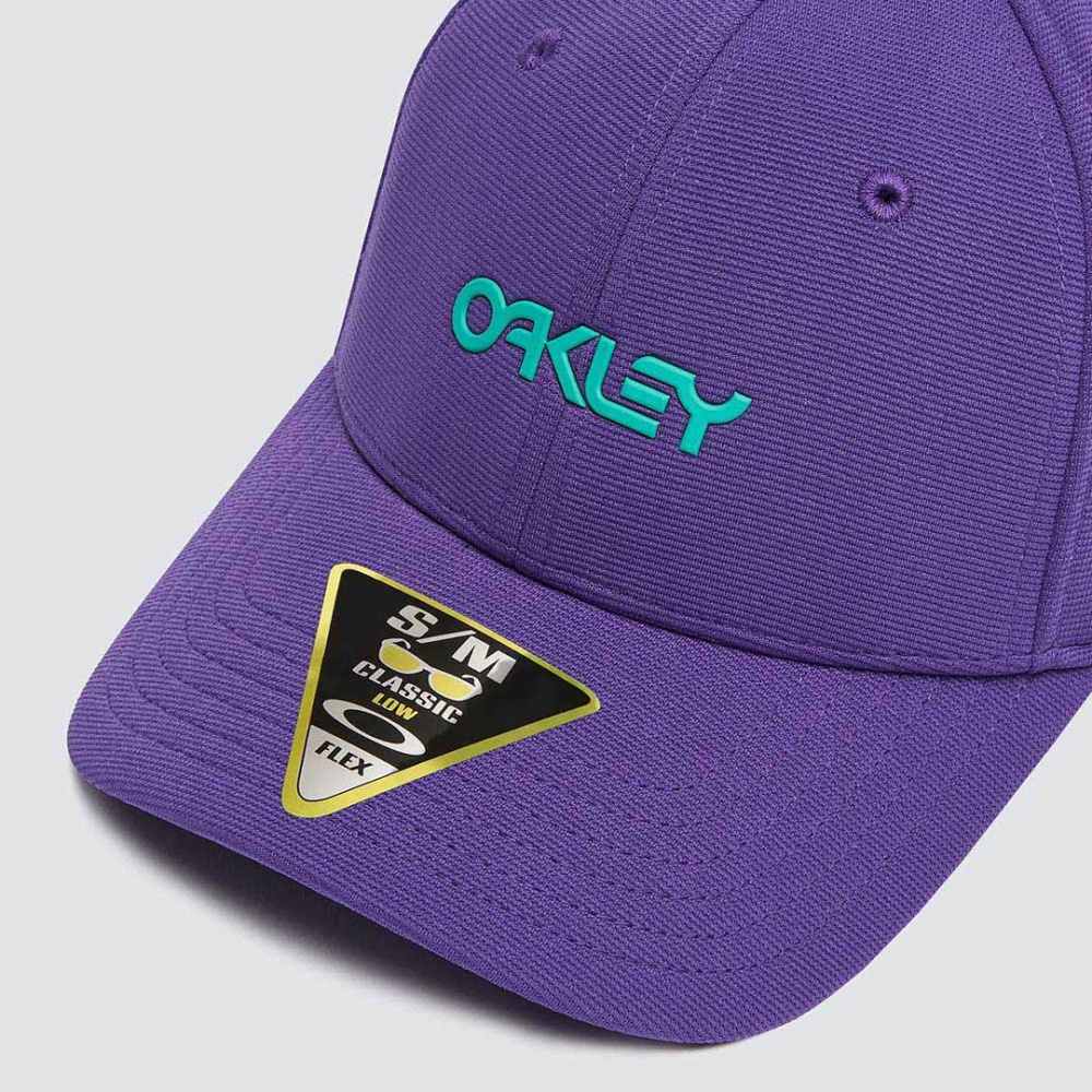 Oakley 6 Panel Stretch Metallic Cap in Deep Violet
