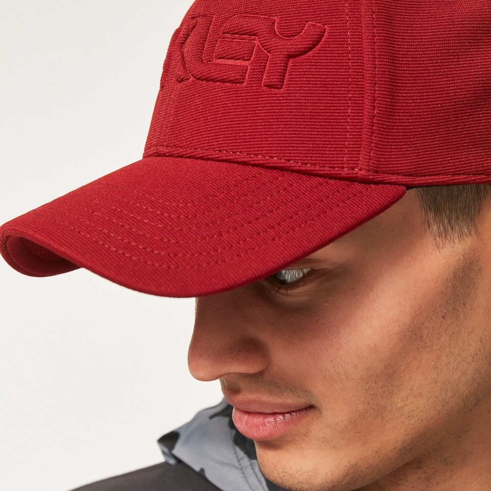 Oakley 6 Panel Stretch Hat Embossed In Iron Red