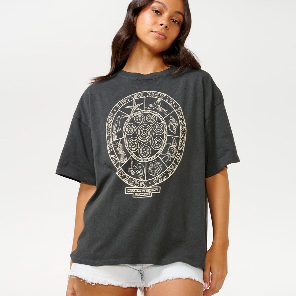 Souvenirs Heritage Tee - Women