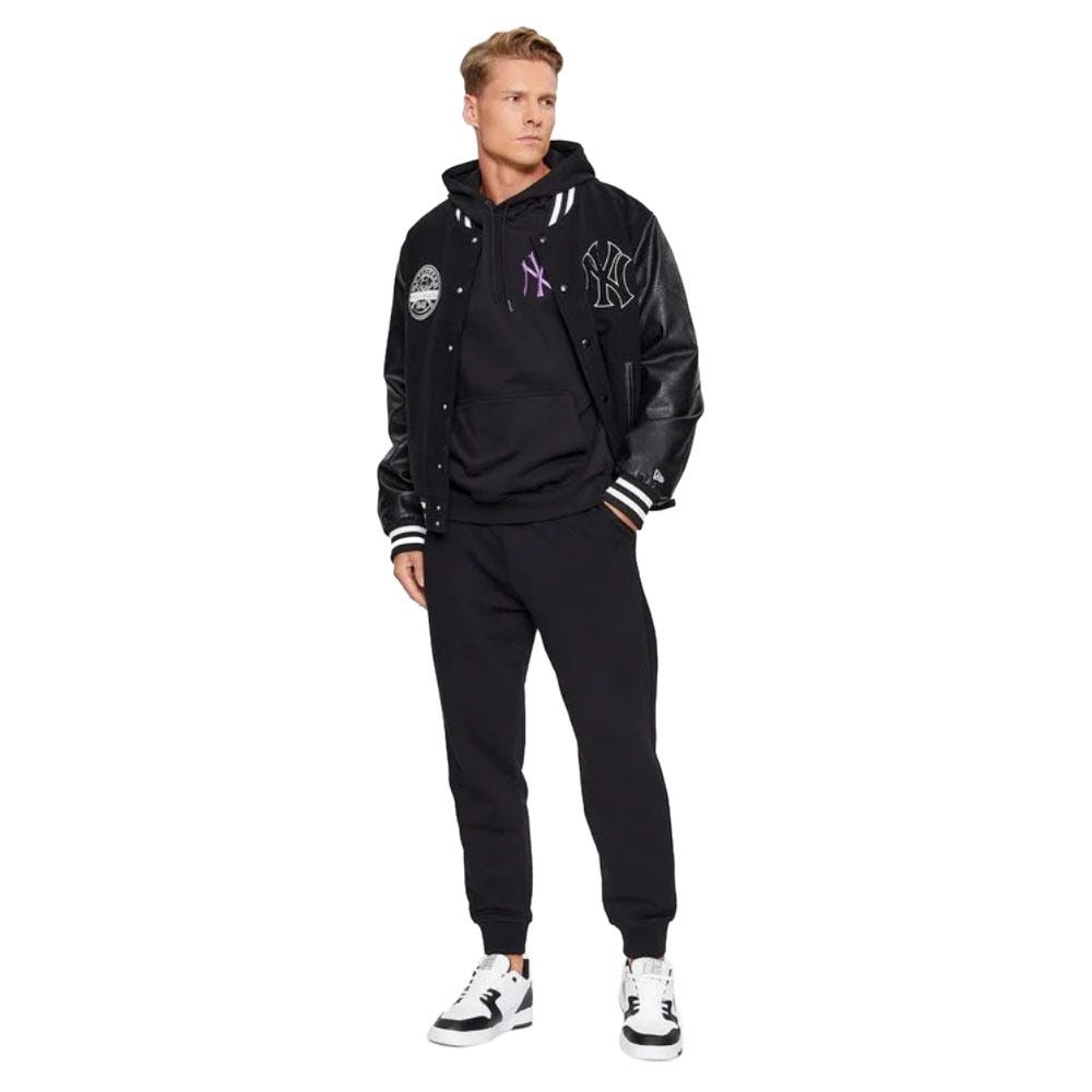 New Era New York Yankees League Essential Oversized Hoodie In Black